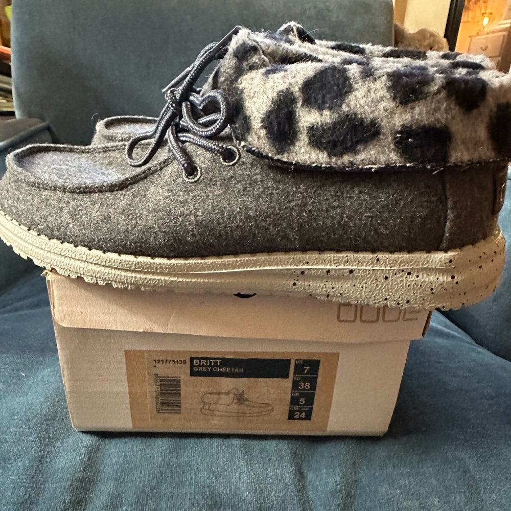 Hey Dude size 7 barely worn